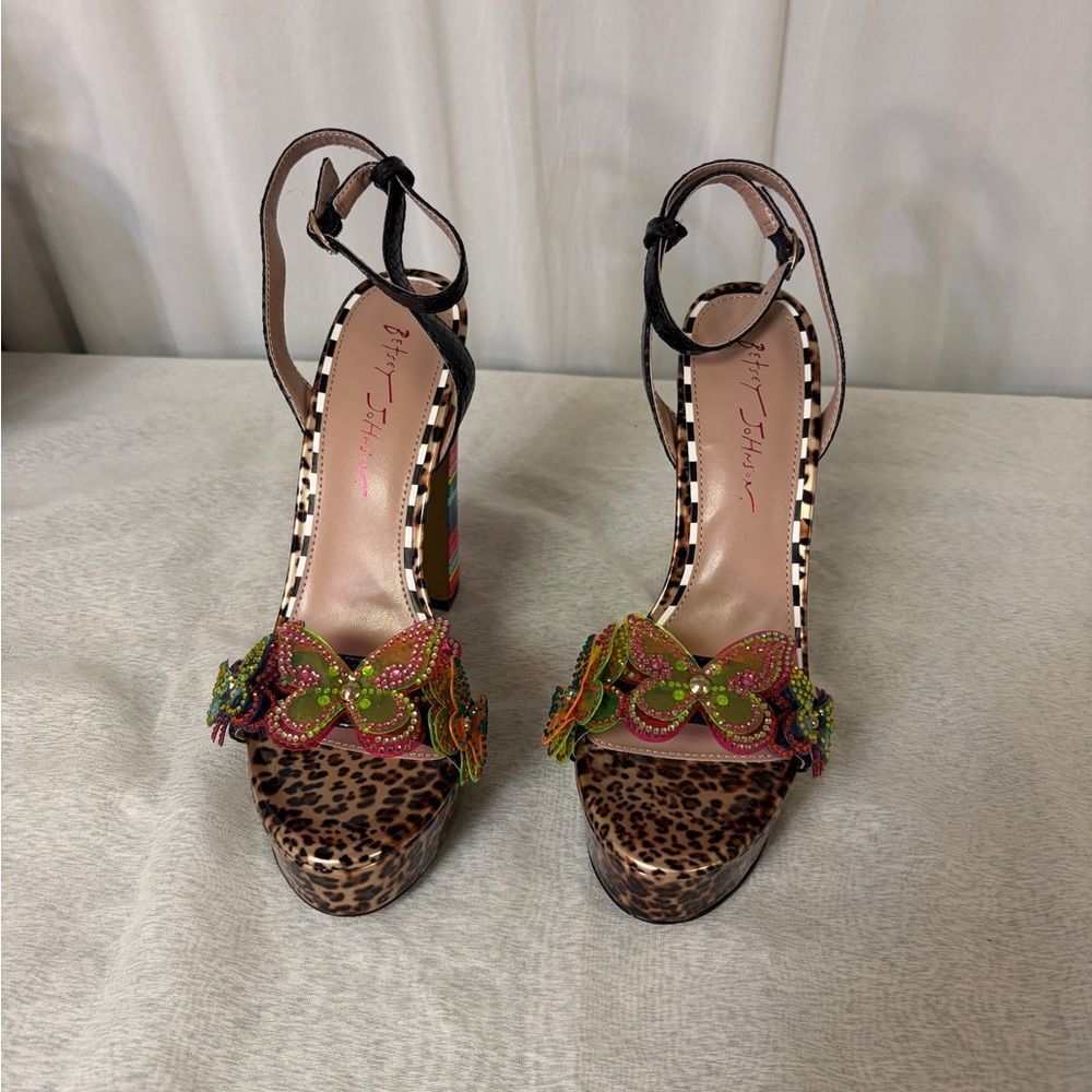 NIB Betsy Johnson Leopard Print Platform Heels with Rainbow Block - Size 9 - Picture 3 of 13